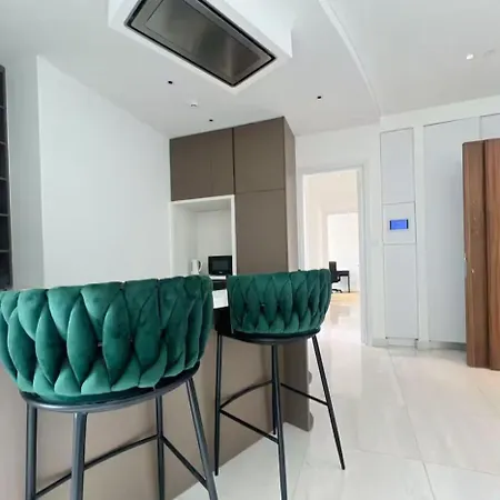 Apartman Luxury 2br Center 360 With Pool, Gym, Sauna *