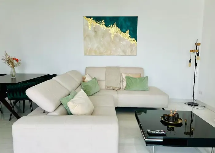 Διαμέρισμα Luxury 2br Center 360 With Pool, Gym, Sauna *