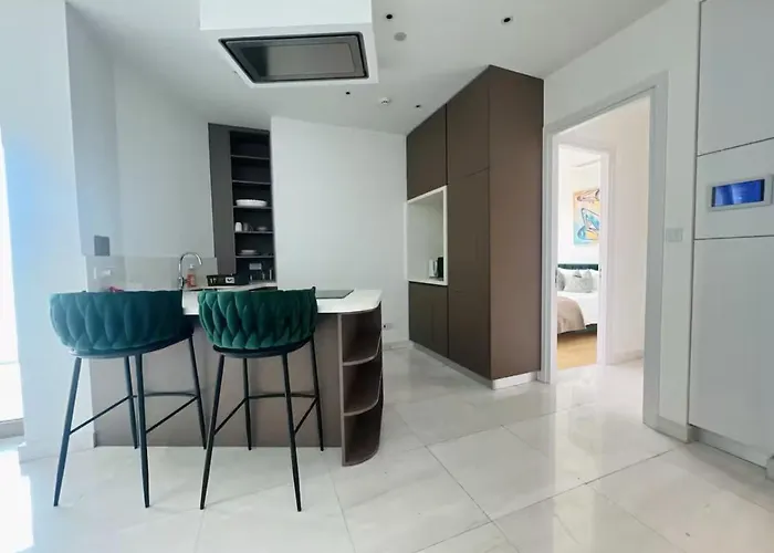 Luxury 2br Center 360 With Pool, Gym, Sauna * Λευκωσία