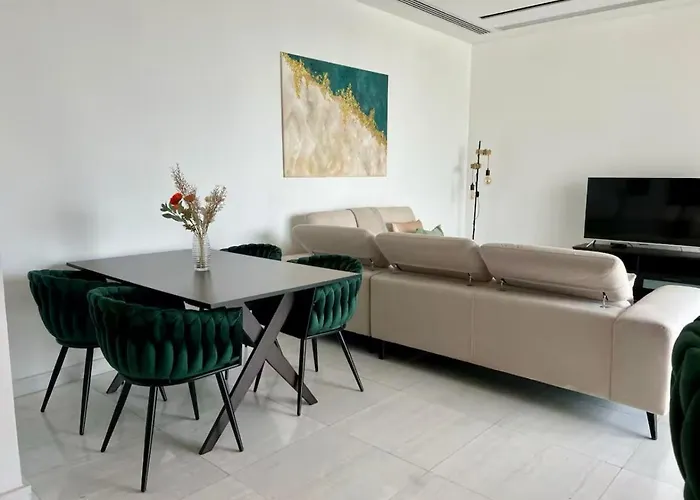 Luxury 2br Center 360 With Pool, Gym, Sauna Διαμέρισμα *