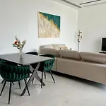 Luxury 2br Center 360 With Pool, Gym, Sauna Διαμέρισμα *