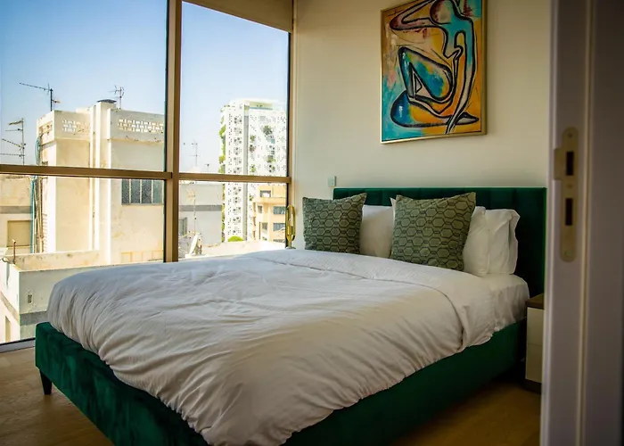 Luxury 2br Center 360 With Pool, Gym, Sauna