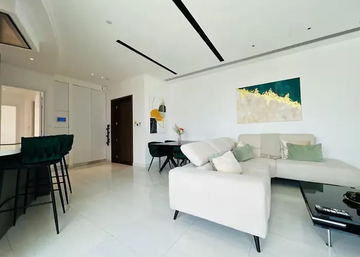 Luxury 2br Center 360 With Pool, Gym, Sauna Appartement