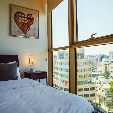 Luxury 2br Center 360 With Pool, Gym, Sauna דירה