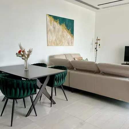 Luxury 2br Center 360 With Pool, Gym, Sauna アパート *