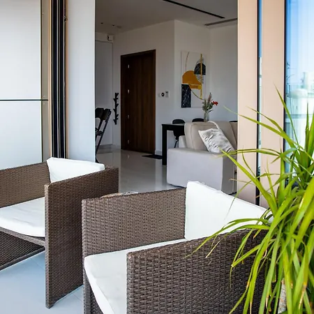 Luxury 2br Center 360 With Pool, Gym, Sauna